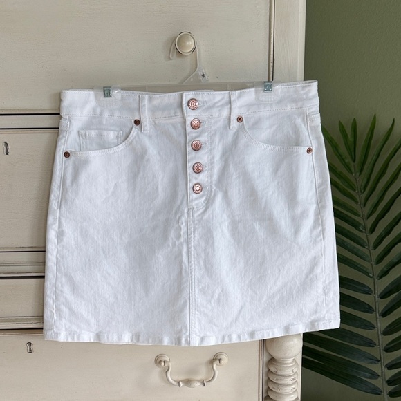 LOFT Dresses & Skirts - Loft White Button-Front Denim Skirt size 6